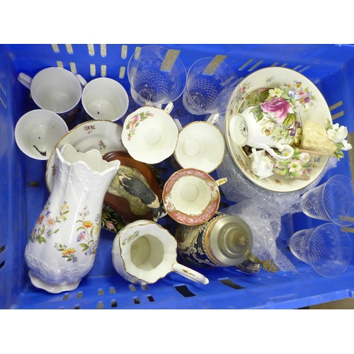 1095 - A collection of bone china cups and saucers, Royal Doulton figures, Spring, Summer, Autumn and Winte... 