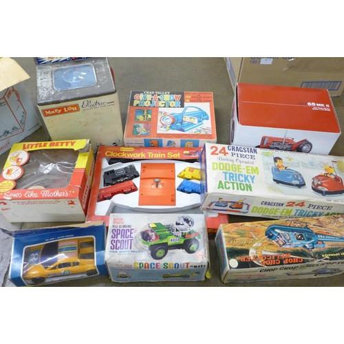 1105 - Boxed tinplate and battery operated toys and a Massey Ferguson 1:16 tractor, a/f **PLEASE NOTE THIS ... 