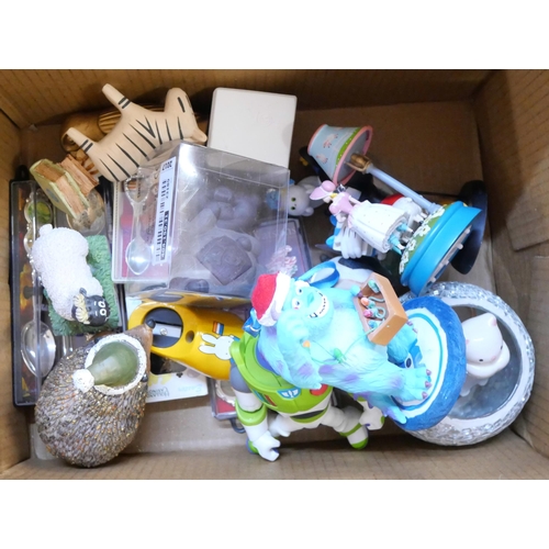 1106 - A large collection of boxed and loose novelty figures and homewares **PLEASE NOTE THIS LOT IS NOT EL... 