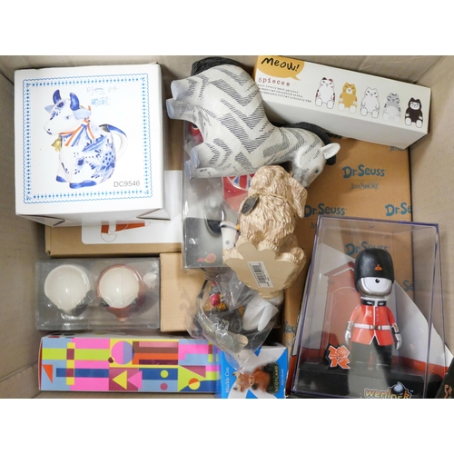 1106 - A large collection of boxed and loose novelty figures and homewares **PLEASE NOTE THIS LOT IS NOT EL... 