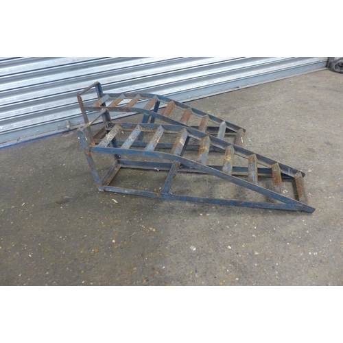 5269 - A pair of metal car ramps