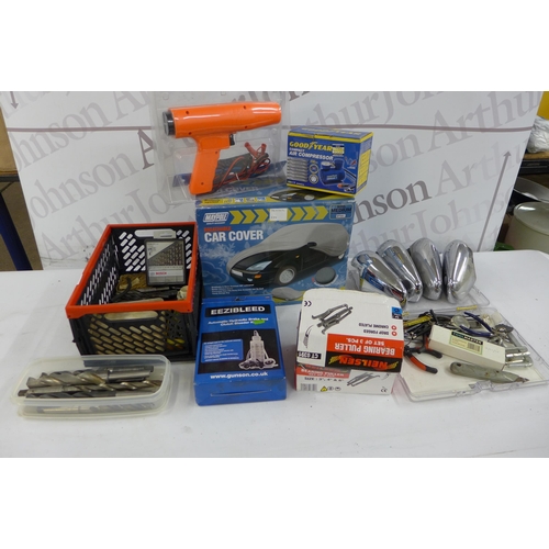 5294 - A quantity of assorted automotive tools and other items including a Maypole medium sized car cover, ... 