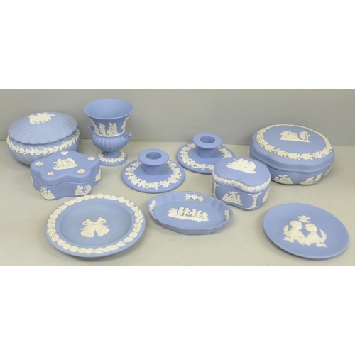 723 - Ten items of Wedgwood Jasperware