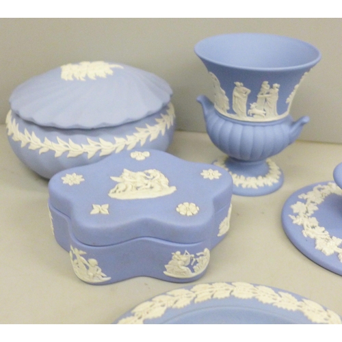 723 - Ten items of Wedgwood Jasperware