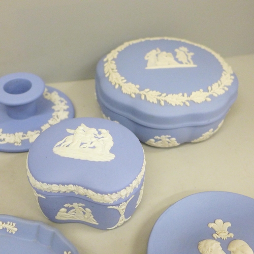 723 - Ten items of Wedgwood Jasperware