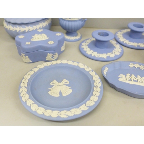 723 - Ten items of Wedgwood Jasperware