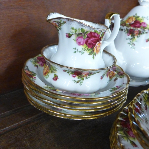 724 - A six setting Royal Albert Old Country Roses china tea service with bread and butter plate, two pots... 