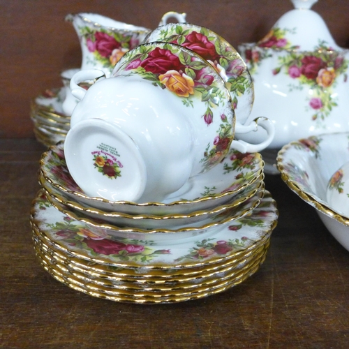 724 - A six setting Royal Albert Old Country Roses china tea service with bread and butter plate, two pots... 