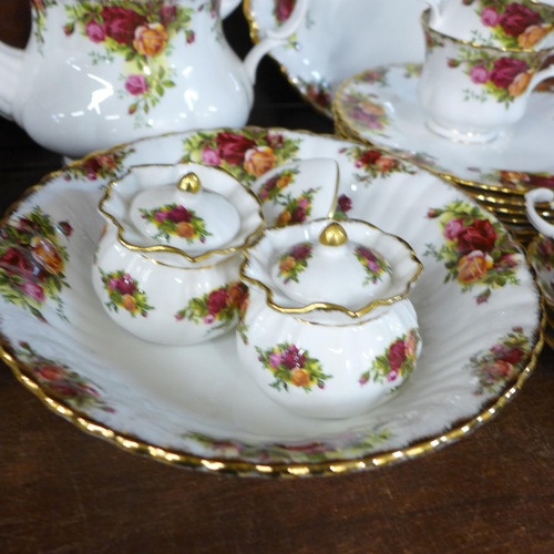 724 - A six setting Royal Albert Old Country Roses china tea service with bread and butter plate, two pots... 