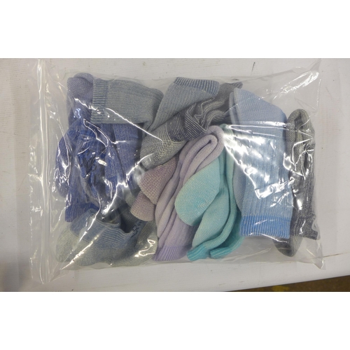 5321 - 7 new shower curtains and 13 pairs of winter socks