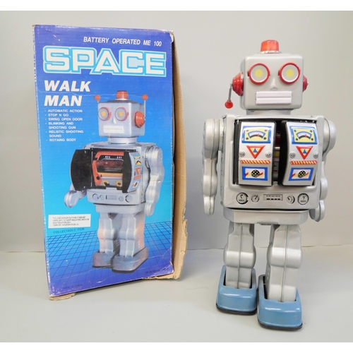 761 - A battery operated tin plate Space walkman robot, boxed