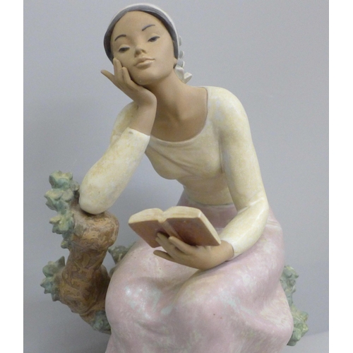 609 - A large Lladro figure, Poetic Moment, matt finish, 42.5cm