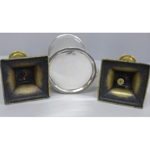 620 - A pair of brass candlesticks and a plated tankard