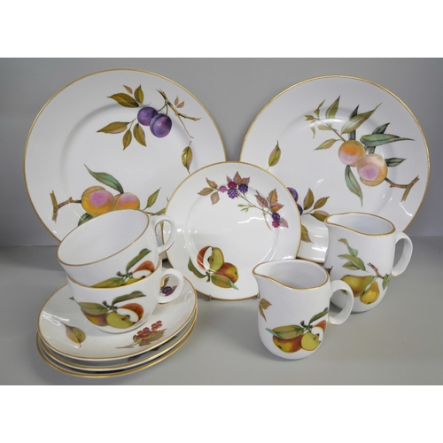 799 - Royal Worcester Evesham teawares, dinner and tablewares (two boxes) **PLEASE NOTE THIS LOT IS NOT EL... 