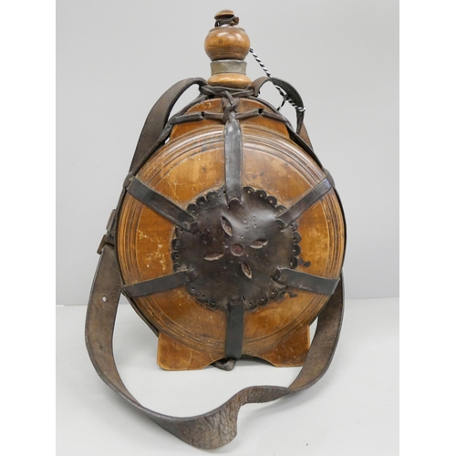 814 - A wooden 'pilgrim' flask, 33.5cm