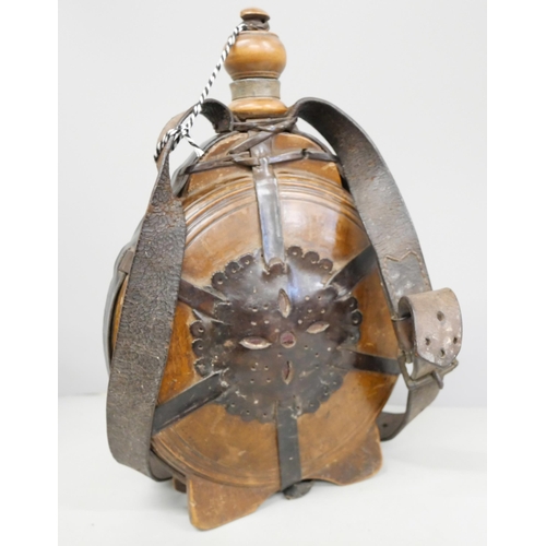 814 - A wooden 'pilgrim' flask, 33.5cm