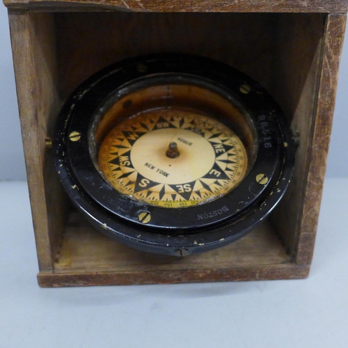 648 - An American early 20th century ship's compass, Negus, E. S. Ritchie & Sons Inc.