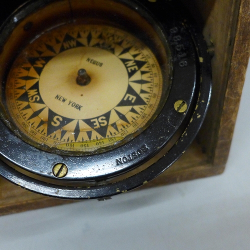 648 - An American early 20th century ship's compass, Negus, E. S. Ritchie & Sons Inc.