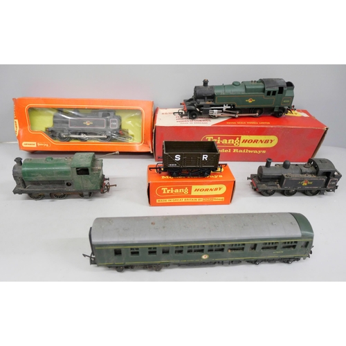 840 - A collection of model rail loco and wagons, track, buildings, power, accessories, etc., together wit... 