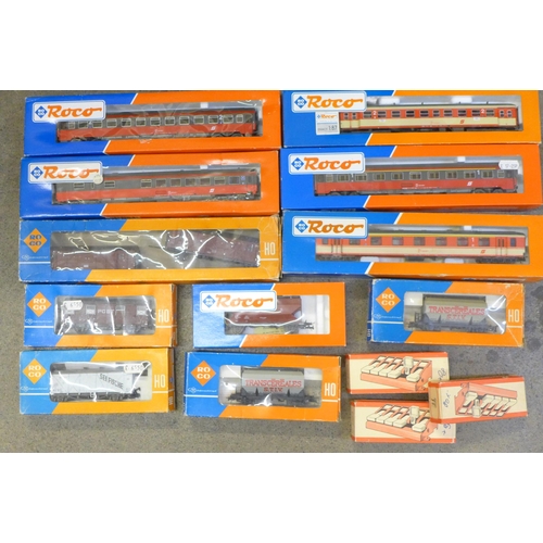 675 - Roco OO gauge railway carriages and wagons, boxed and TT Zeuke controllers