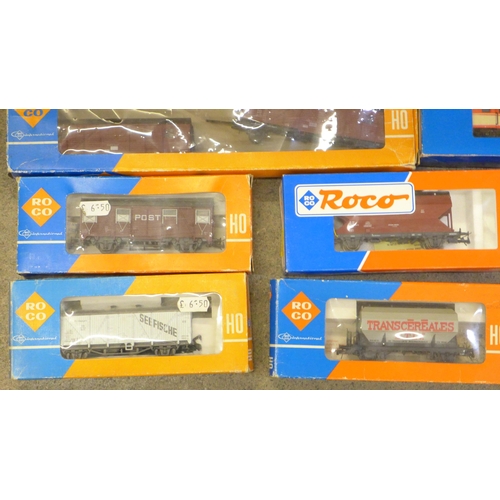 675 - Roco OO gauge railway carriages and wagons, boxed and TT Zeuke controllers