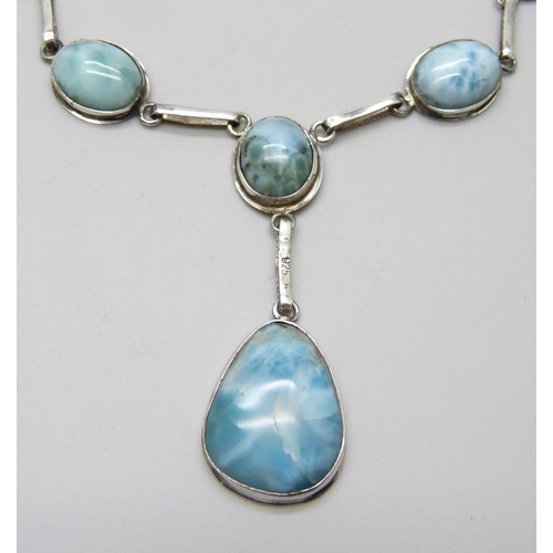 857 - An agate set silver necklace, 54cm