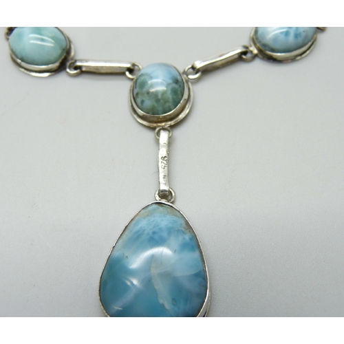 857 - An agate set silver necklace, 54cm