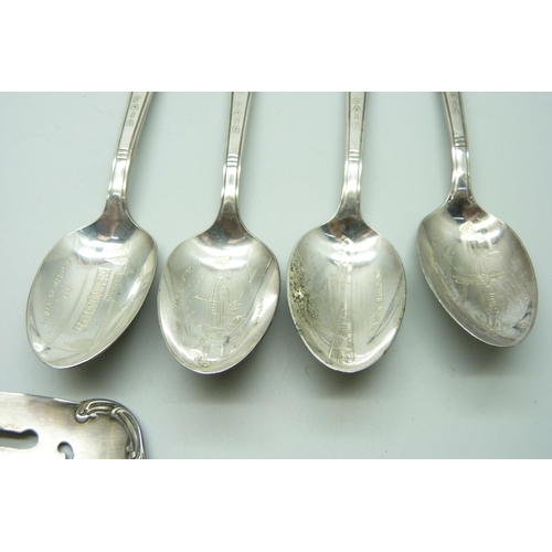 862 - A silver fork/fish server, 94g, and a set of four plated 1939 New York World's Fair spoons