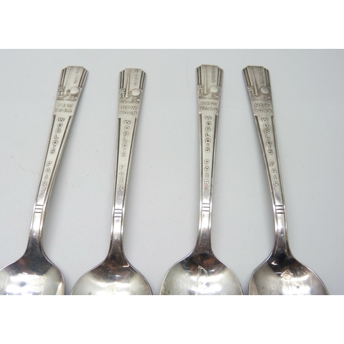 862 - A silver fork/fish server, 94g, and a set of four plated 1939 New York World's Fair spoons