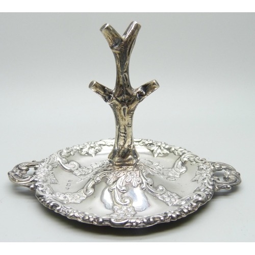 865 - An embossed silver ring stand, Birmingham 1902, 34g