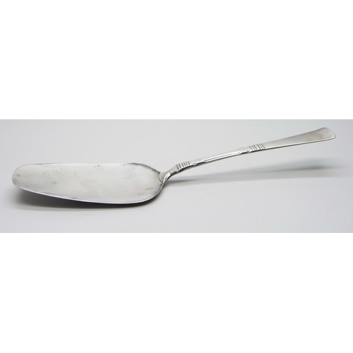 867 - A Scandinavian 830 silver server by Mikala Naur, Copenhagen, 830S, 46g, 204mm