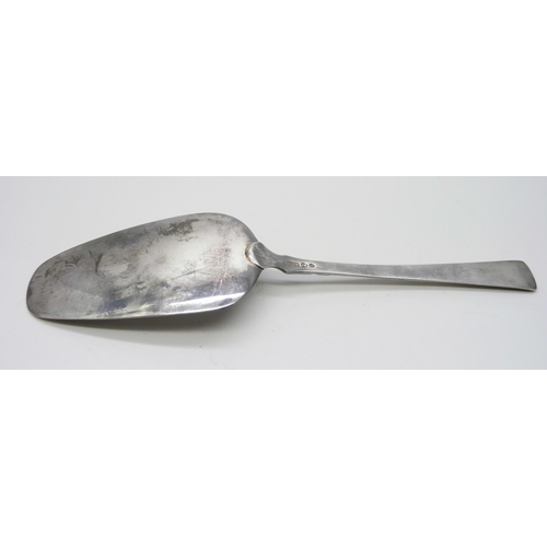 867 - A Scandinavian 830 silver server by Mikala Naur, Copenhagen, 830S, 46g, 204mm