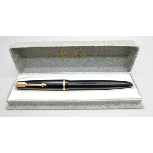 883 - A Parker Junior fountain pen with 14ct gold nib, boxed