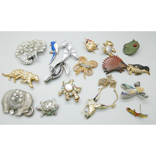 885 - Sixteen animal related costume brooches and a necklace