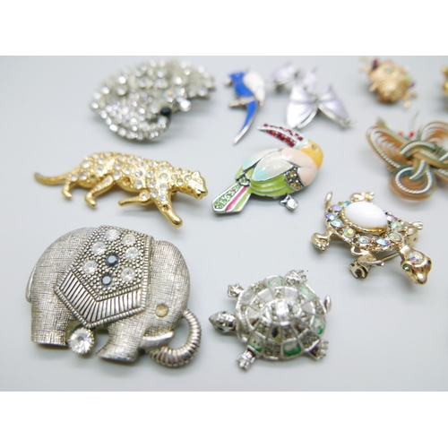 885 - Sixteen animal related costume brooches and a necklace