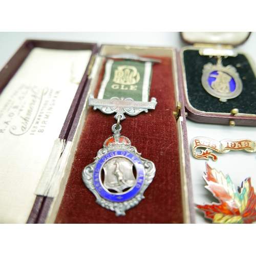 888 - A collection of silver including a lodge medal, brooch and badges