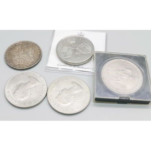 896 - An 1889 US silver dollar and four commemorative crowns