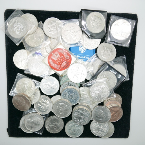 915 - A collection of commemorative coins, (52)