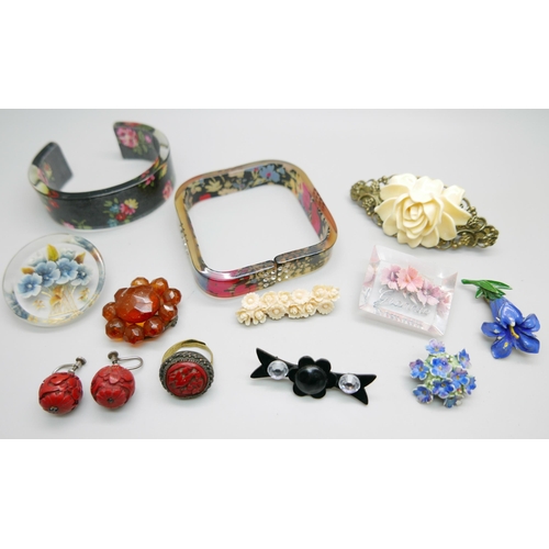 916 - A collection of early plastic jewellery including bangles, brooches and Chinese earrings with matchi... 