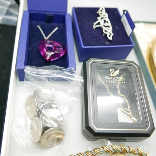 921 - Boxed jewellery, Monet, Swarovski, Napier, Trifari, Exquisite, etc.