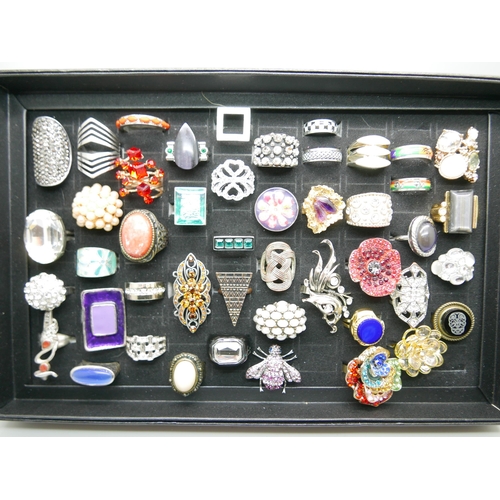 923 - A collection of 46 costume rings in presentation box