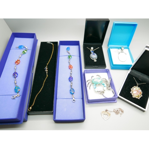 924 - A collection of boxed jewellery including silver