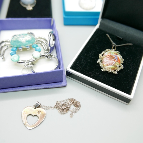 924 - A collection of boxed jewellery including silver