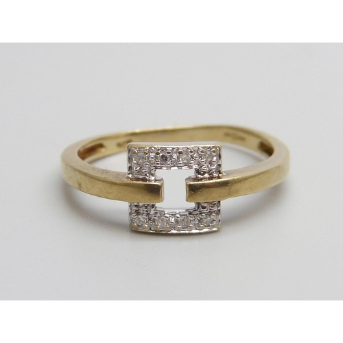 931 - A 9ct gold and diamond ring, 2.2g, Q/R