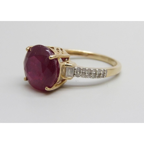 939 - A 9ct gold, diamond and synthetic ruby ring, 3.1g, K