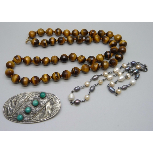 941 - A string of tiger's eye beads with a 9ct gold fastener, a plated string of pearls and an Art Nouveau... 