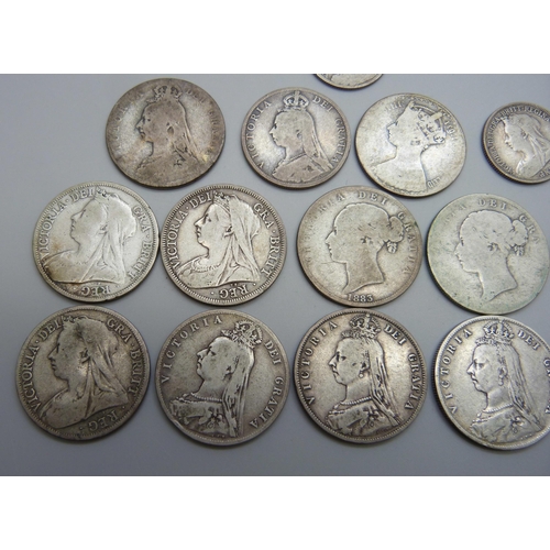 943 - A collection of fifteen Victorian silver coins, 11 half-crowns, 2 florins and 2 one shilling, 181.5g