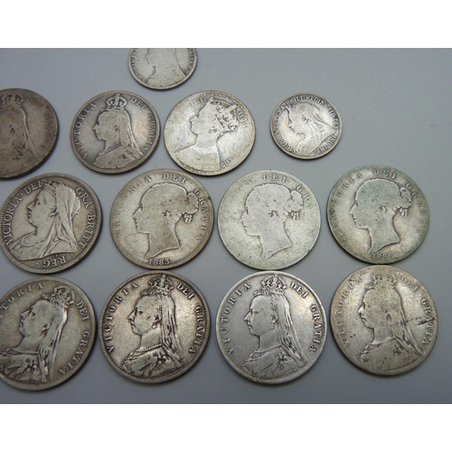 943 - A collection of fifteen Victorian silver coins, 11 half-crowns, 2 florins and 2 one shilling, 181.5g