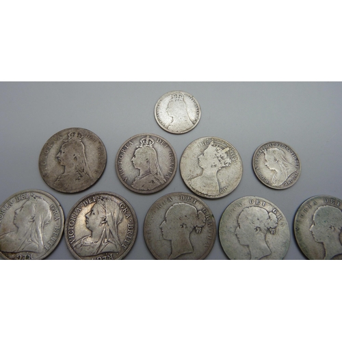 943 - A collection of fifteen Victorian silver coins, 11 half-crowns, 2 florins and 2 one shilling, 181.5g