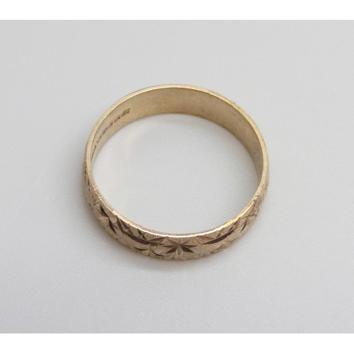 949 - A 9ct gold wedding band, 2g, N